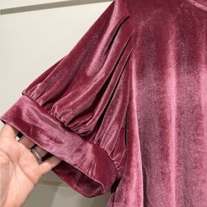 Short sleeve sweater